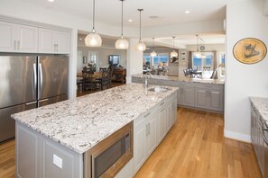 Kühlschrank, Ofen, Herdplatte, Geschirrspüler