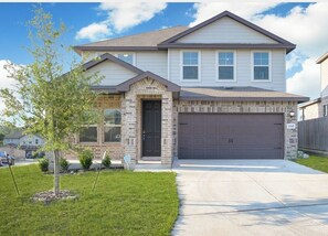 Exterior - The Munoz Palace

Delightful 5-bedroom house in San Antonio with WiFi, AC (San Antonio)