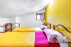 2 bedrooms, iron/ironing board, bed sheets