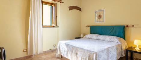 2 quartos, ferros/tábuas de passar roupa, Wi-Fi, roupa de cama