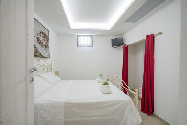 1 habitación, tabla de planchar con plancha, wifi y ropa de cama
