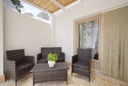 GuestHost - Casa Magnolie: Lovely Apartment in Trullo