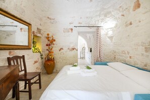 1 slaapkamer, een strijkplank/strijkijzer, wifi, beddengoed