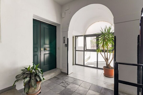 المنشأة من الداخل