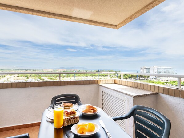 Outdoor dining - Jardines del Mar III by Interhome (Oropesa del Mar)