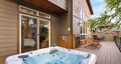 Deck + HotTub | Community Golf Course | Forest Ridge Loop