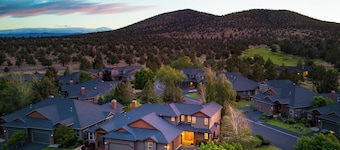 Deck + HotTub | Community Golf Course | Forest Ridge Loop