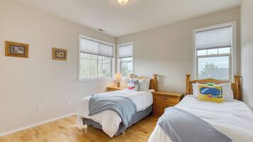 4 bedrooms, desk, travel crib, free WiFi