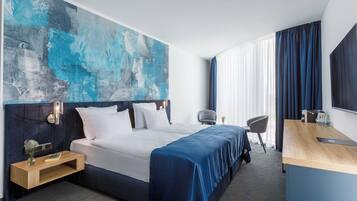 Premium tweepersoonskamer | Een minibar, een kluis op de kamer, individueel gemeubileerd, een bureau