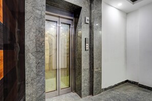 Lift - Hotel Beaumont Inn   (New Delhi)