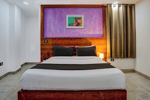 1 bedroom, bed sheets - Hotel Beaumont Inn   (New Delhi)