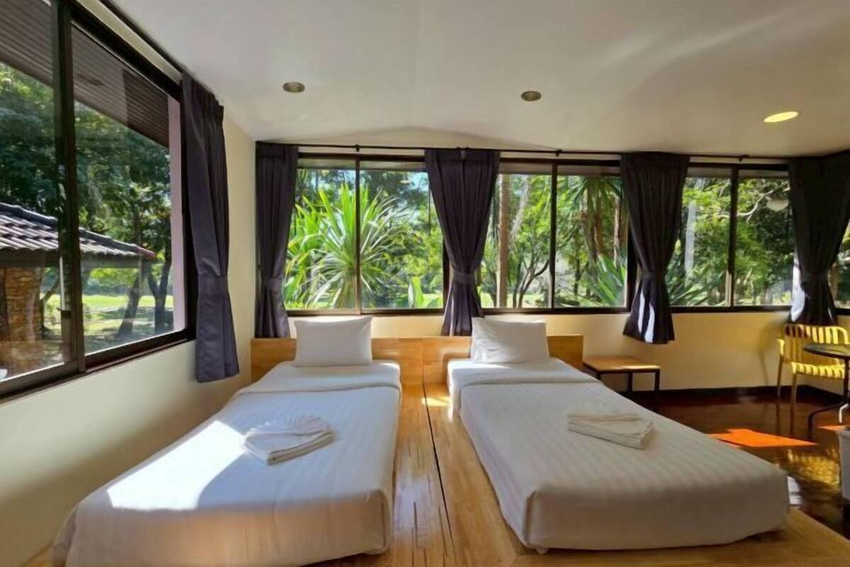 WiFi (free), bed sheets