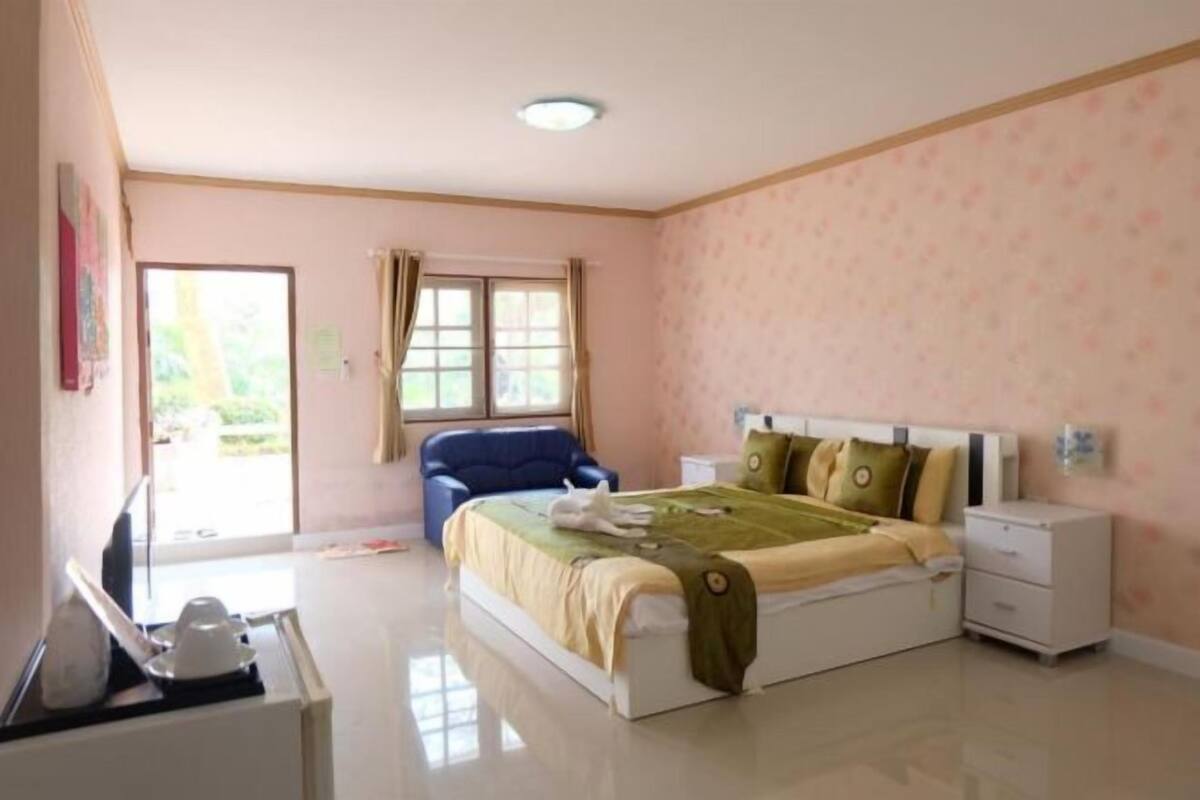 1 bedroom, free WiFi, bed sheets