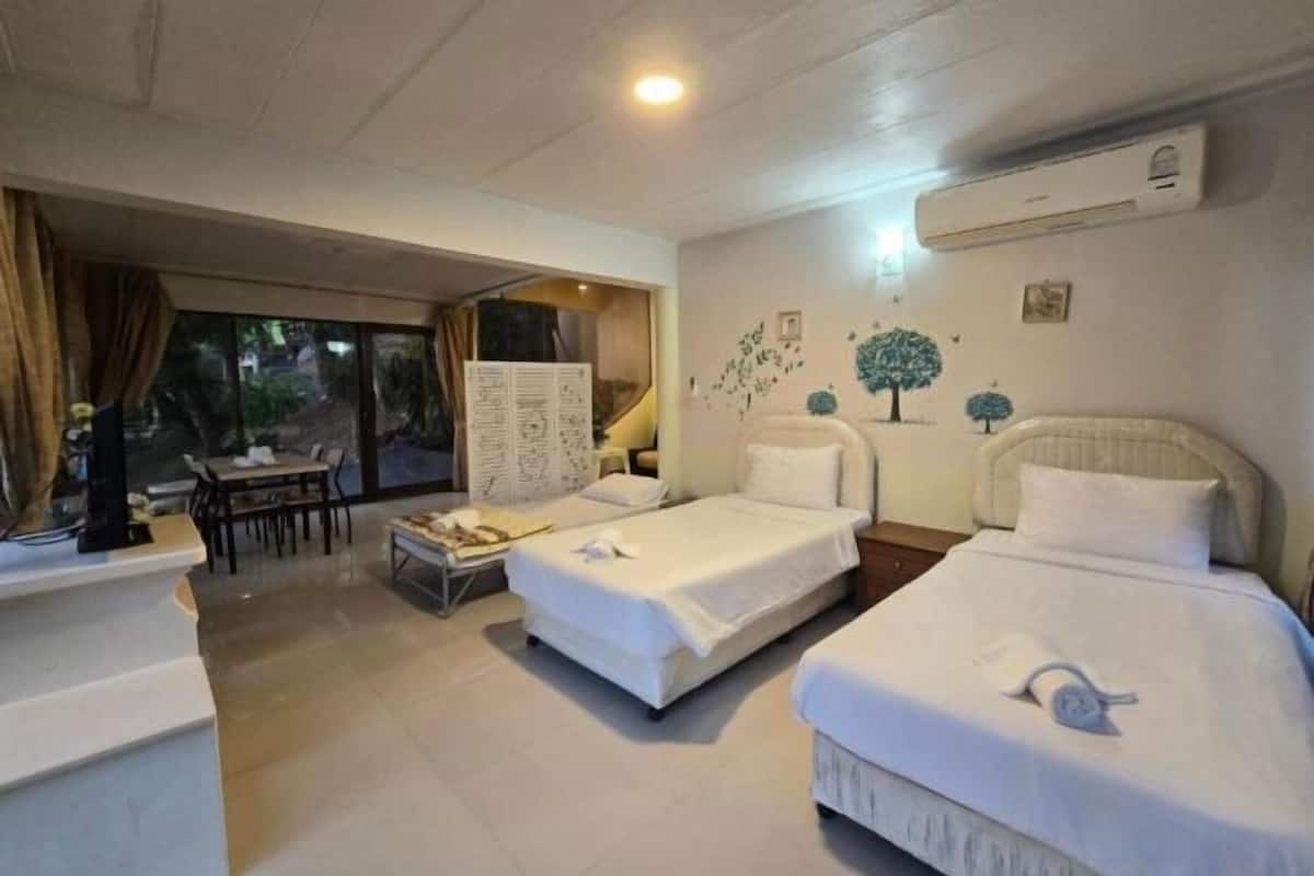 1 bedroom, free WiFi, bed sheets