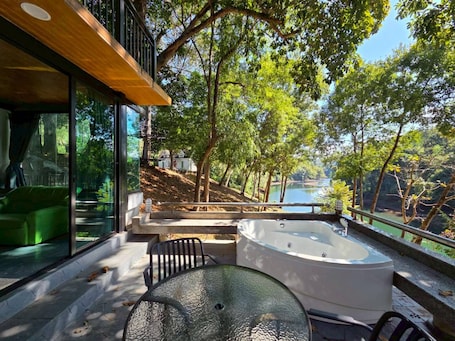 Deluxe Double Room | Balcony. Puprai Tarnnarm Resort