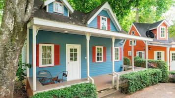 Superior Bungalow | Free WiFi, bed sheets