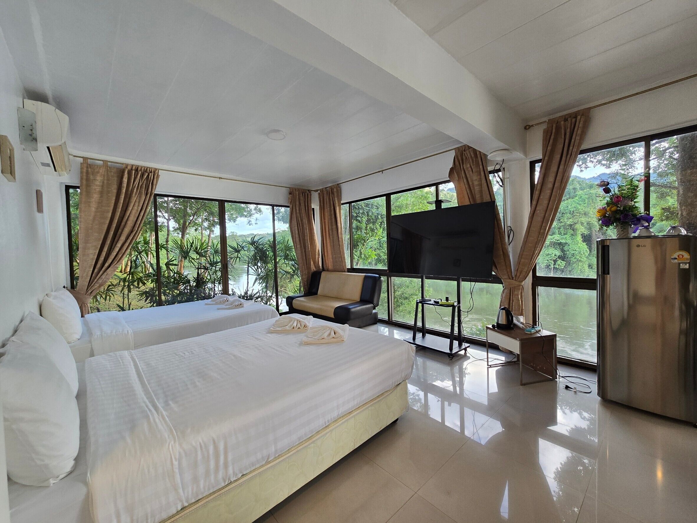 Habitación Deluxe, 1 cama King size, vista al río | Wifi gratis y ropa de cama 