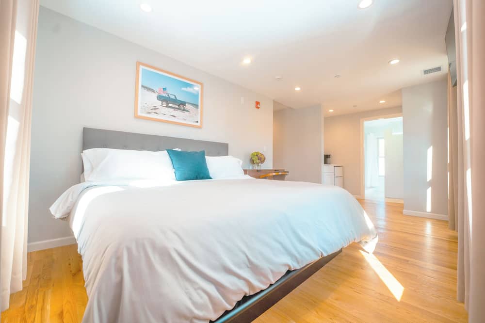 Hampton Bays Hotel on Main