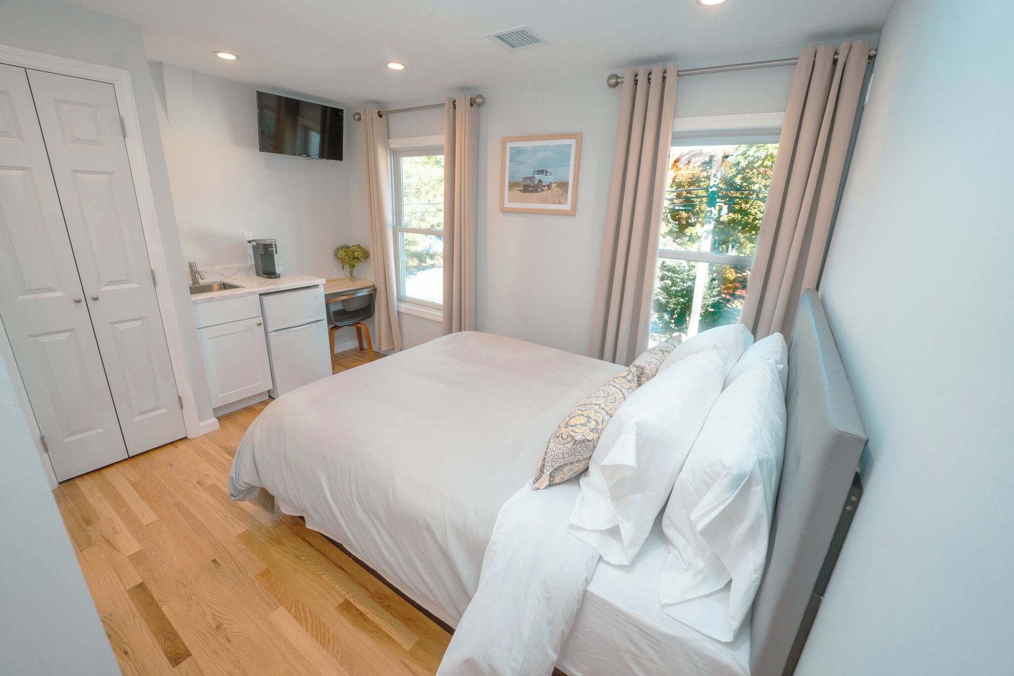 Frigobar, cafetera/tetera