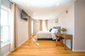 豪華雙人房, 1 張特大雙人床, 城市景觀 | 客房內保險箱、獨特裝潢、布置獨特、書桌