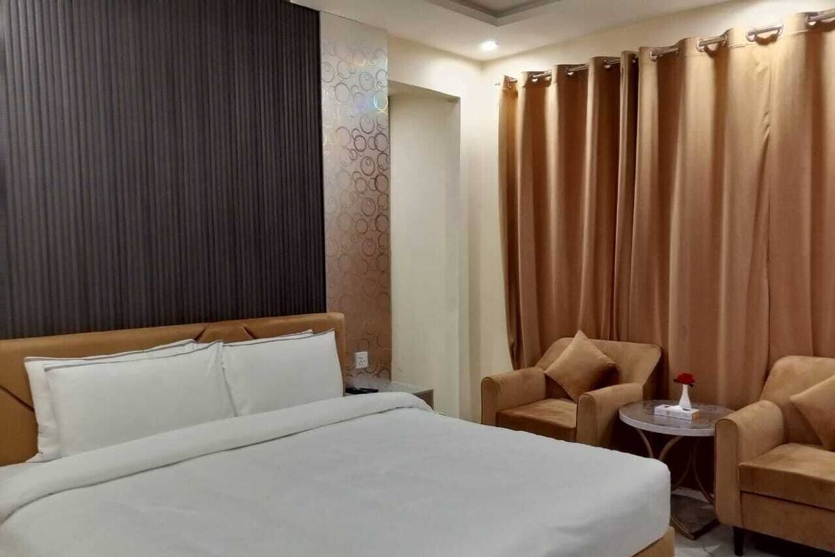 Executive Double Room | Desk, free WiFi