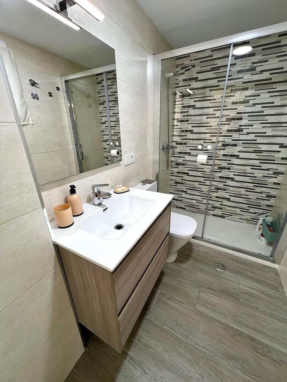 Een douche, handdoeken