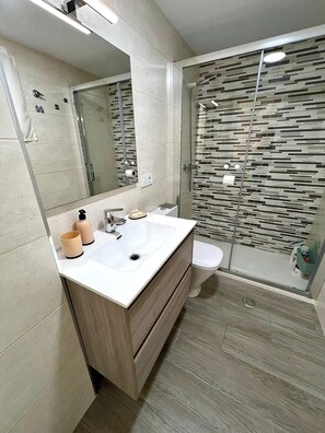 Douche, serviettes fournies