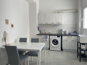Apartment, 1 Schlafzimmer, Raucher, Balkon | Speisen