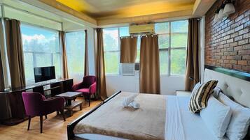 Superior Room, Courtyard View | 1 bedroom, soundproofing, bed sheets