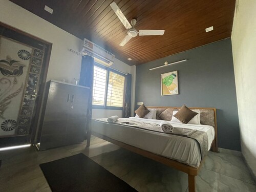 Cozy B&B with 4 bedrooms, in a peaceful and prime location. Pet friendly.