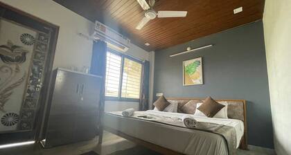 Cozy B&B with 4 bedrooms, in a peaceful and prime location. Pet friendly.