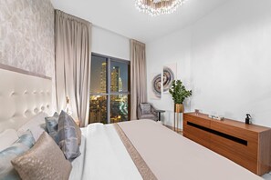 2 bedrooms, iron/ironing board, WiFi, bed sheets - Dubai 2BR Apartment with Parking | Near Shops and Food (Dubai)