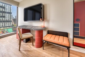 Premium bedding, memory foam beds, minibar, in-room safe - TOOR Hotel Toronto, part of JdV by Hyatt (Toronto)