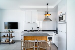 Kühlschrank, Mikrowelle, Ofen, Geschirrspüler