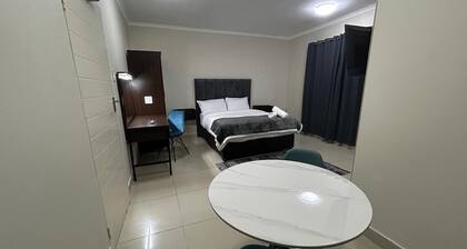 BAYSIDE SUITES HOTEL