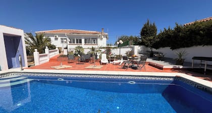 Tranquilo y Espacioso Chalet en Torrox Costa