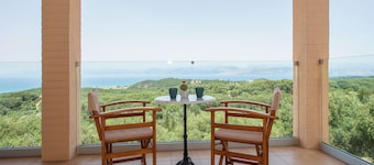 Luxurious Private Villa in Corfu: Spacious, Stunning Views, Gym, Jakuzi, Parking