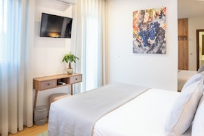 Comfort Double Room, Balcony, Vineyard View (a) | Memory-foam beds, soundproofing, free WiFi, bed sheets - Casa Dona Edite Guesthouse Douro (Alijó)