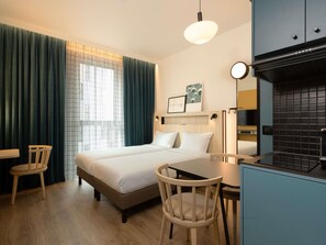 Studio, 1 Double Bed (2 People) | Hypo-allergenic bedding, in-room safe, desk, laptop workspace