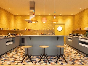 Petit déjeuner buffet (21 EUR par personne)