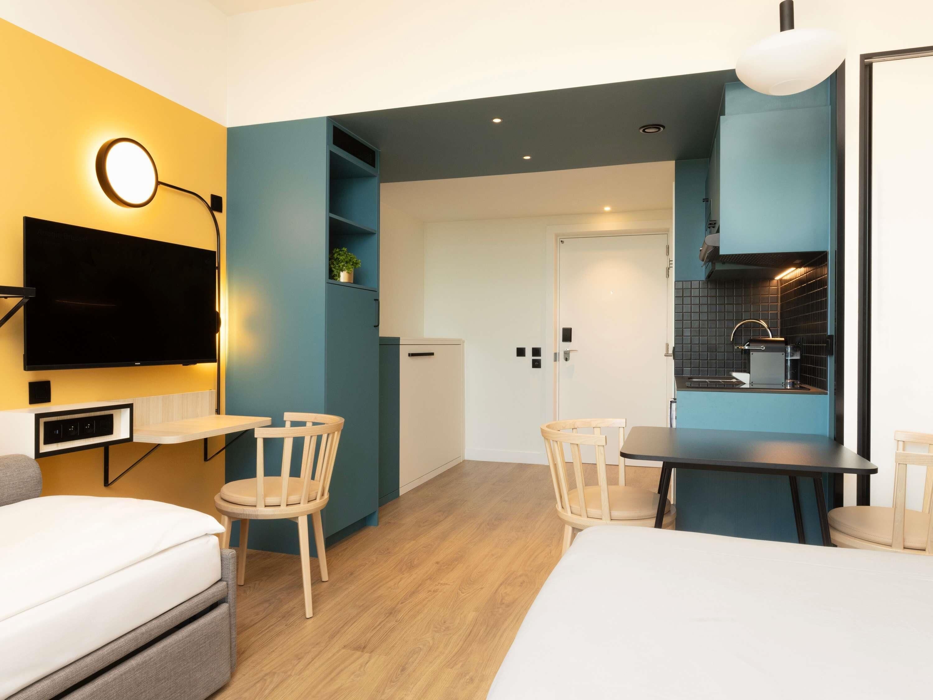 Family Studio (4 People)