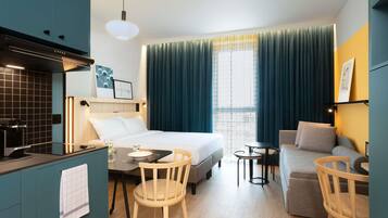 Family Studio (4 People) | Hypo-allergenic bedding, in-room safe, desk, laptop workspace