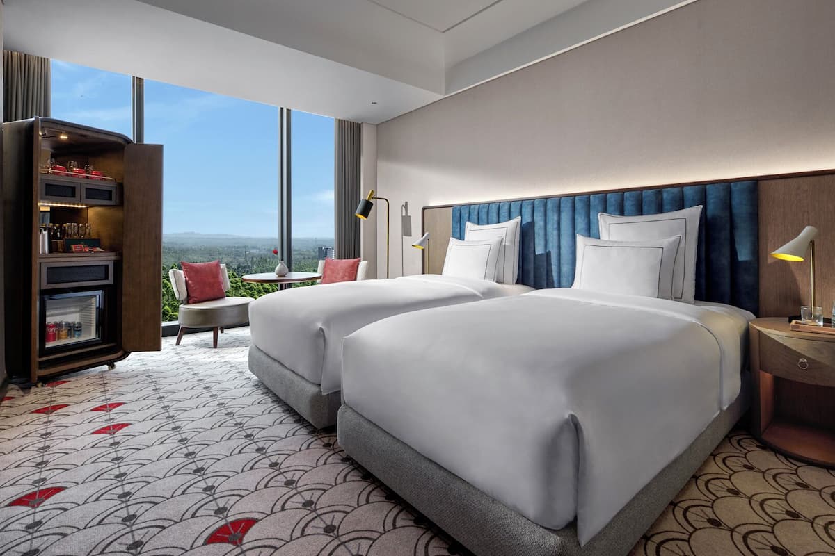 Camera Premier con 2 letti singoli | Biancheria da letto di alta qualità, minibar, cassaforte in camera