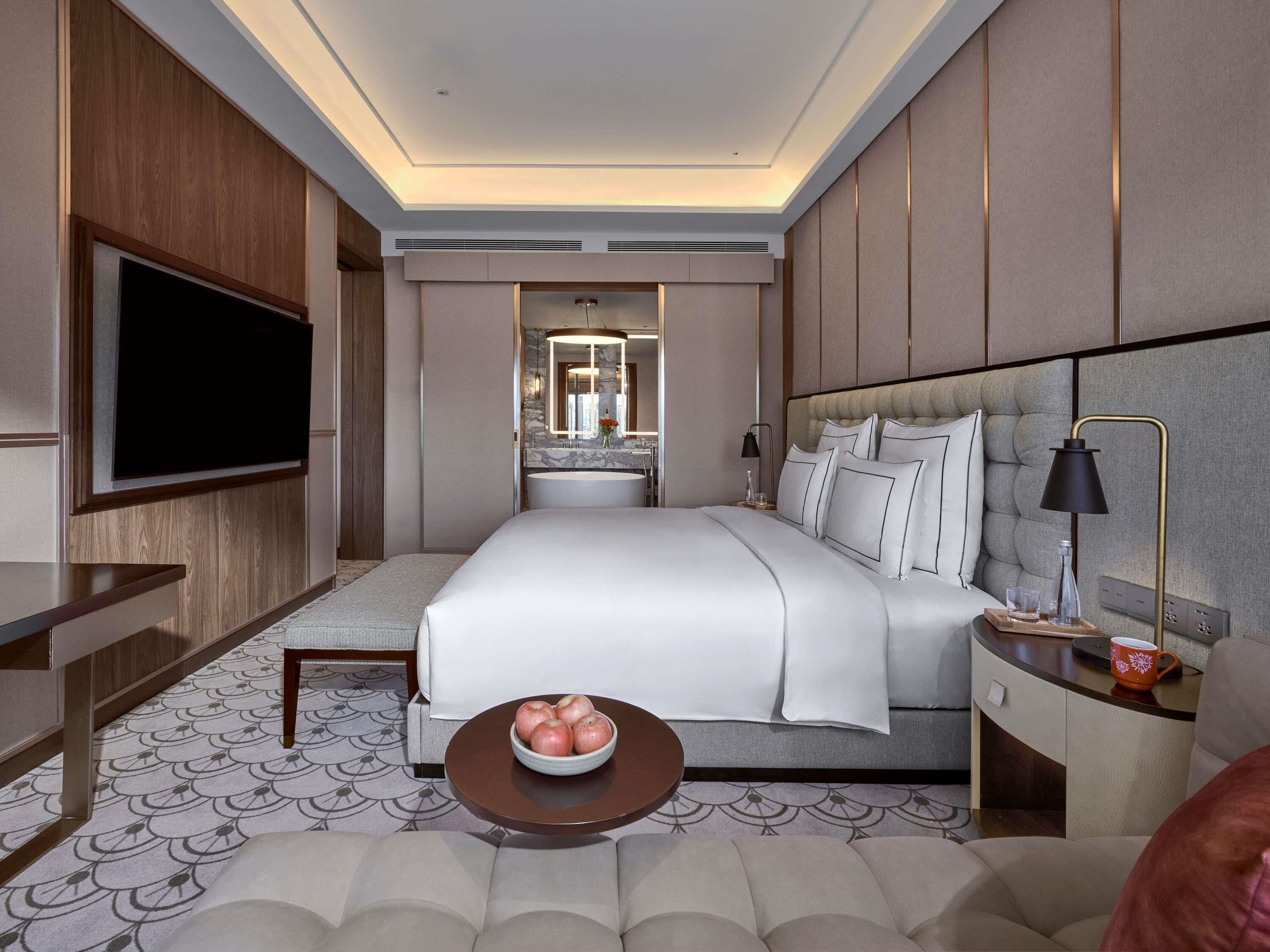 Suite, 1 King Bed | Premium bedding, minibar, in-room safe, desk