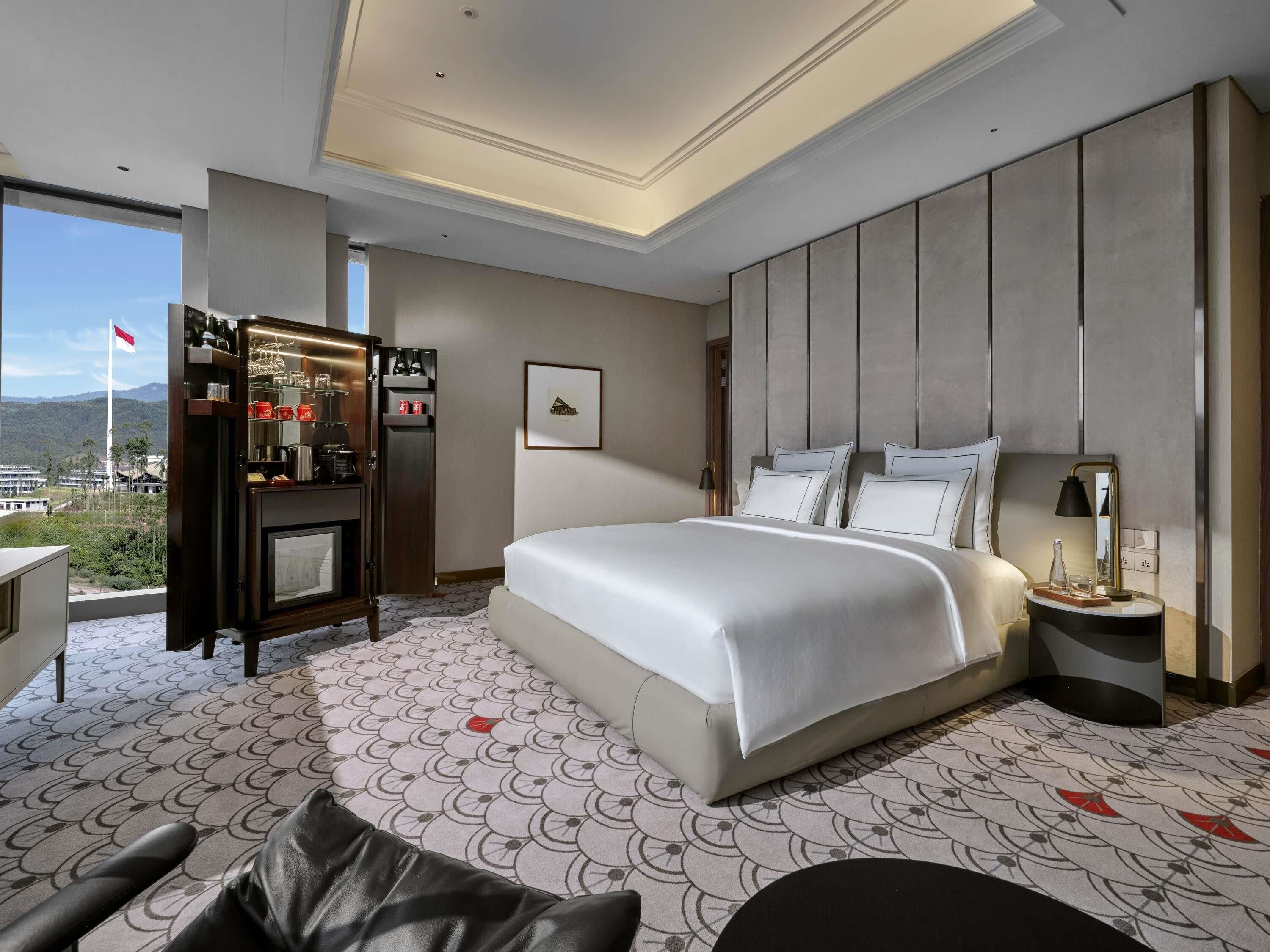 Presidential Suite, 1 King Bed | Premium bedding, minibar, in-room safe, desk