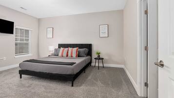4 bedrooms, desk, iron/ironing board, WiFi