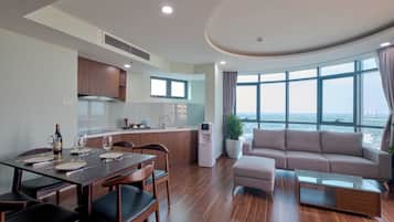 Minibar, blackout curtains, soundproofing, free WiFi