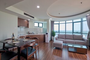 Minibar, blackout drapes, soundproofing, free WiFi - Hanoi Westlake Apartment By Netland Housing (Hanoi)