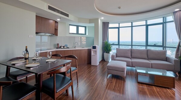 Deluxe Apartment, Balcony, City View | Living area
