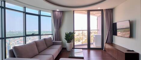 Minibar, blackout curtains, soundproofing, free WiFi